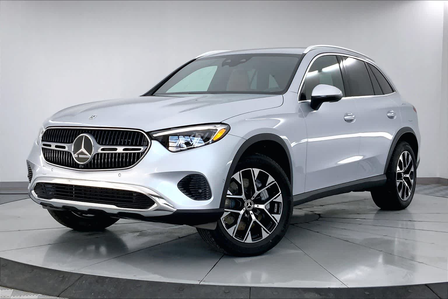 2025 Mercedes-Benz GLC Base's photo