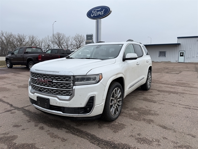 2023 GMC Acadia Denali's photo