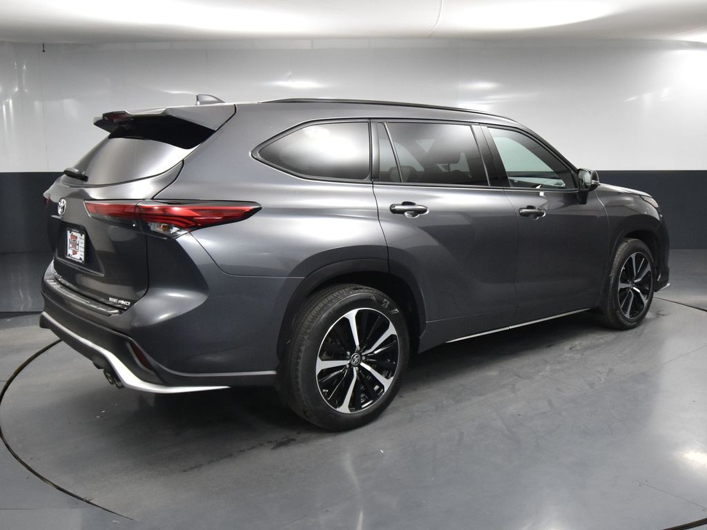 2022 Toyota Highlander XSE photo 3