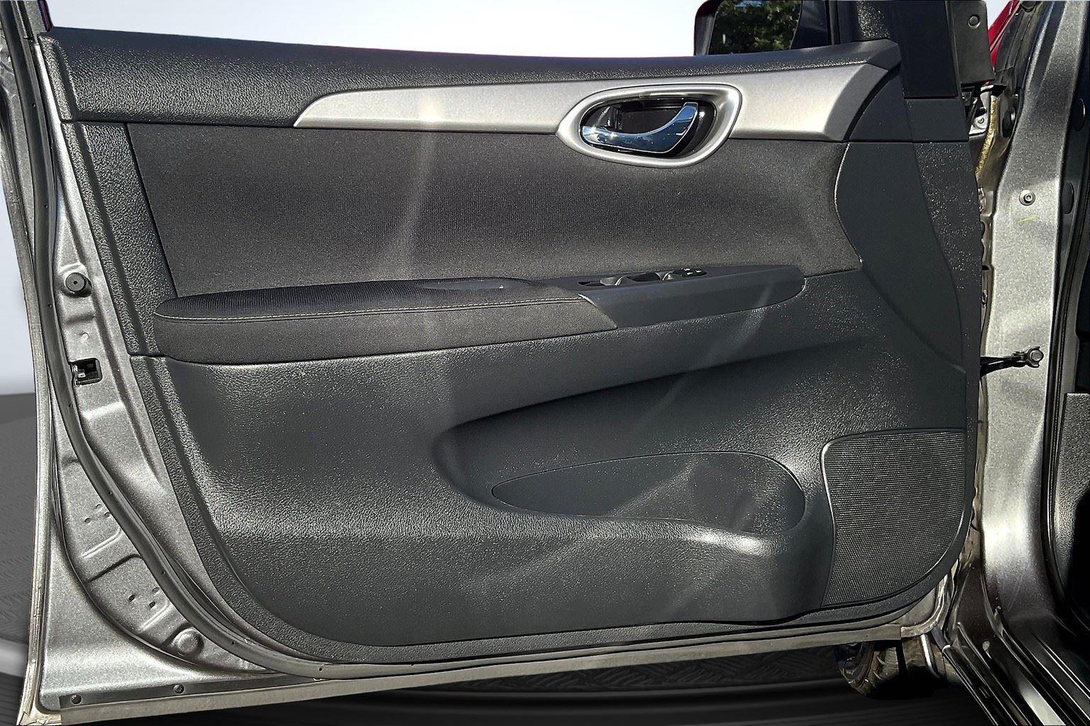 2015 Nissan Sentra SV photo 21