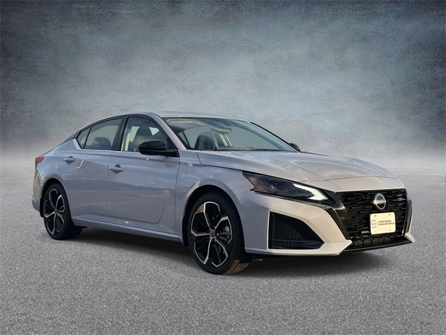 2025 Nissan Altima SR's photo