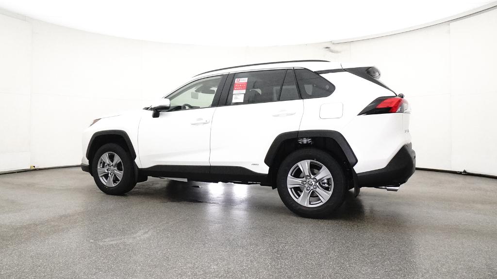 2025 Toyota RAV4 Hybrid XLE photo 8