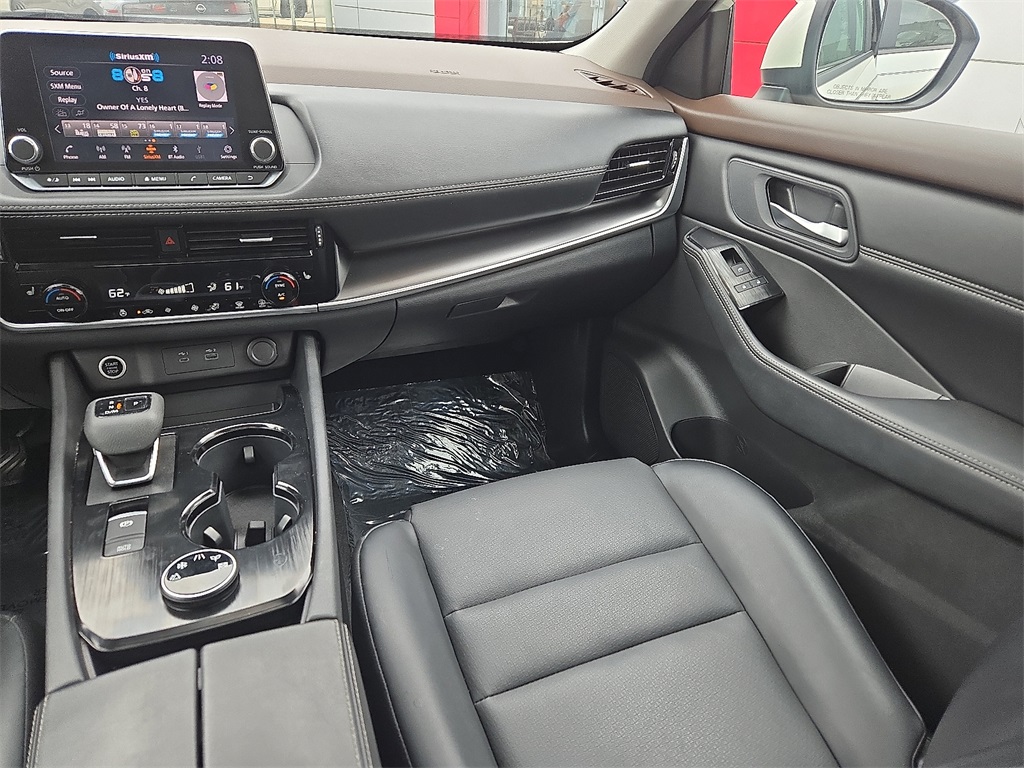 2022 Nissan Rogue SV photo 17