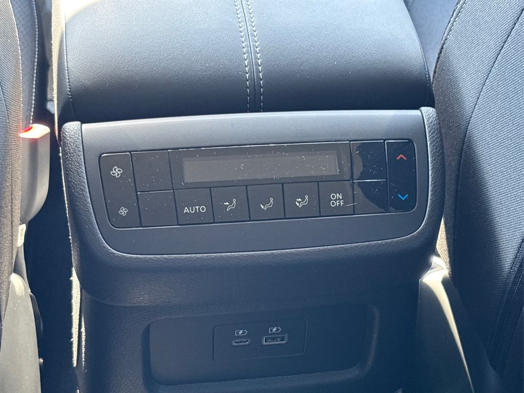 2025 Nissan Pathfinder SV photo 27