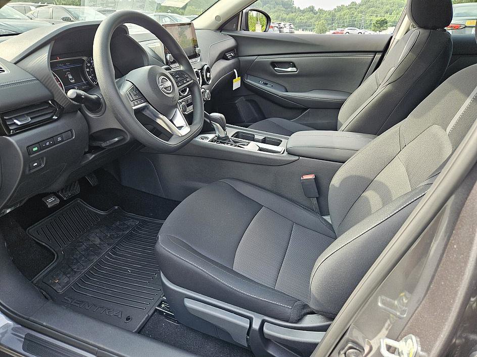 2025 Nissan Sentra SV photo 7