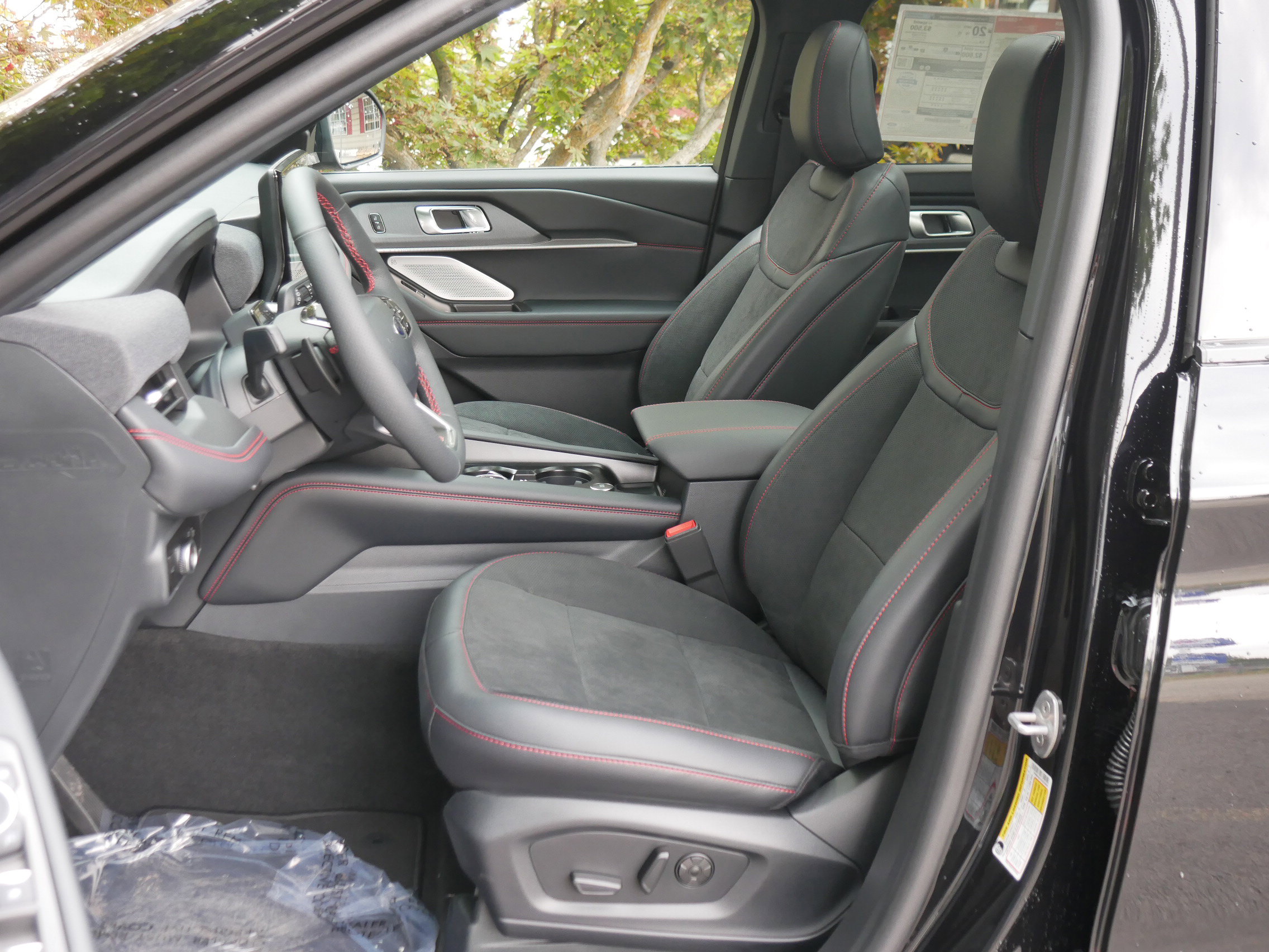 2025 Ford Explorer ST photo 2