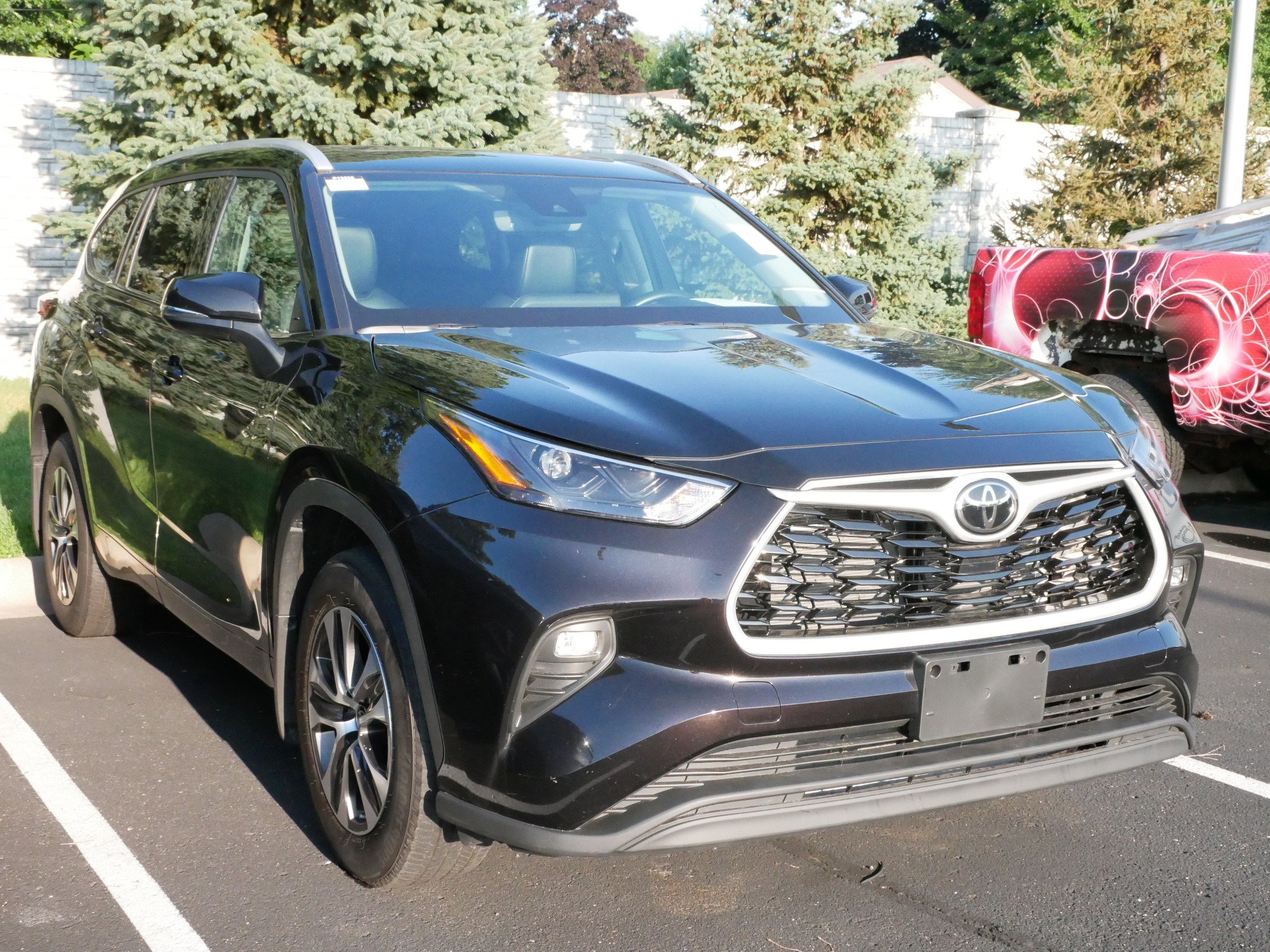 Certified 2022 Toyota Highlander XLE with VIN 5TDHZRBH9NS227448 for sale in Brooklyn Center, Minnesota
