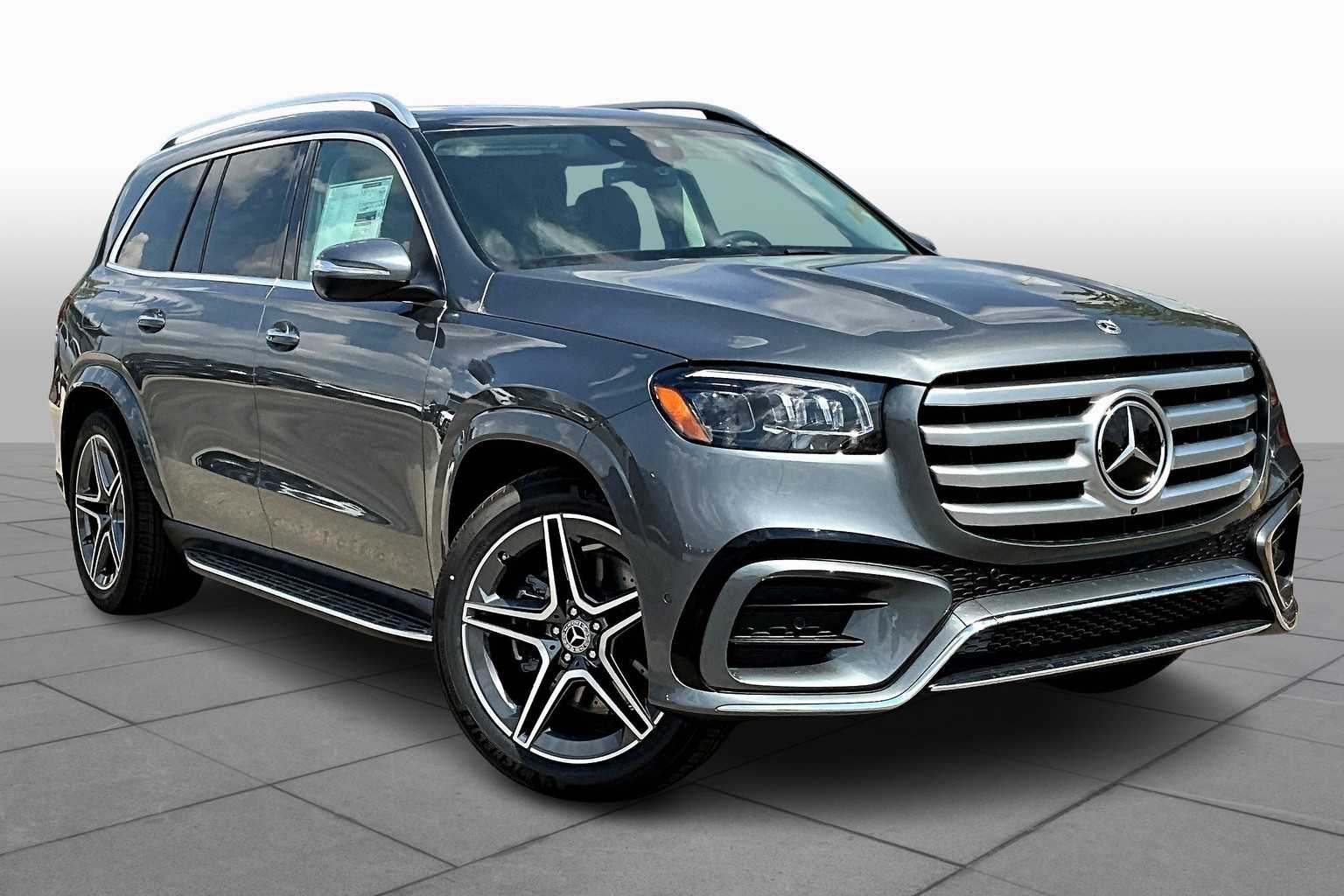 2026 Mercedes Benz GLS 450 4MATIC photo 2