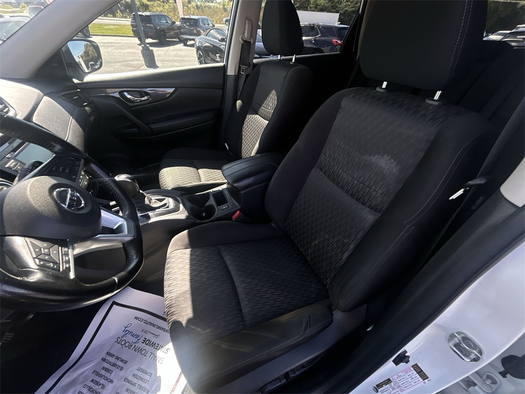 2020 Nissan Rogue SV photo 17