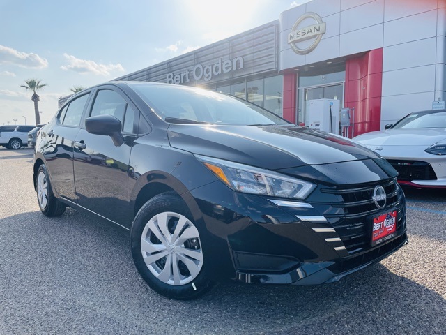 2025 Nissan Versa Sedan S's photo