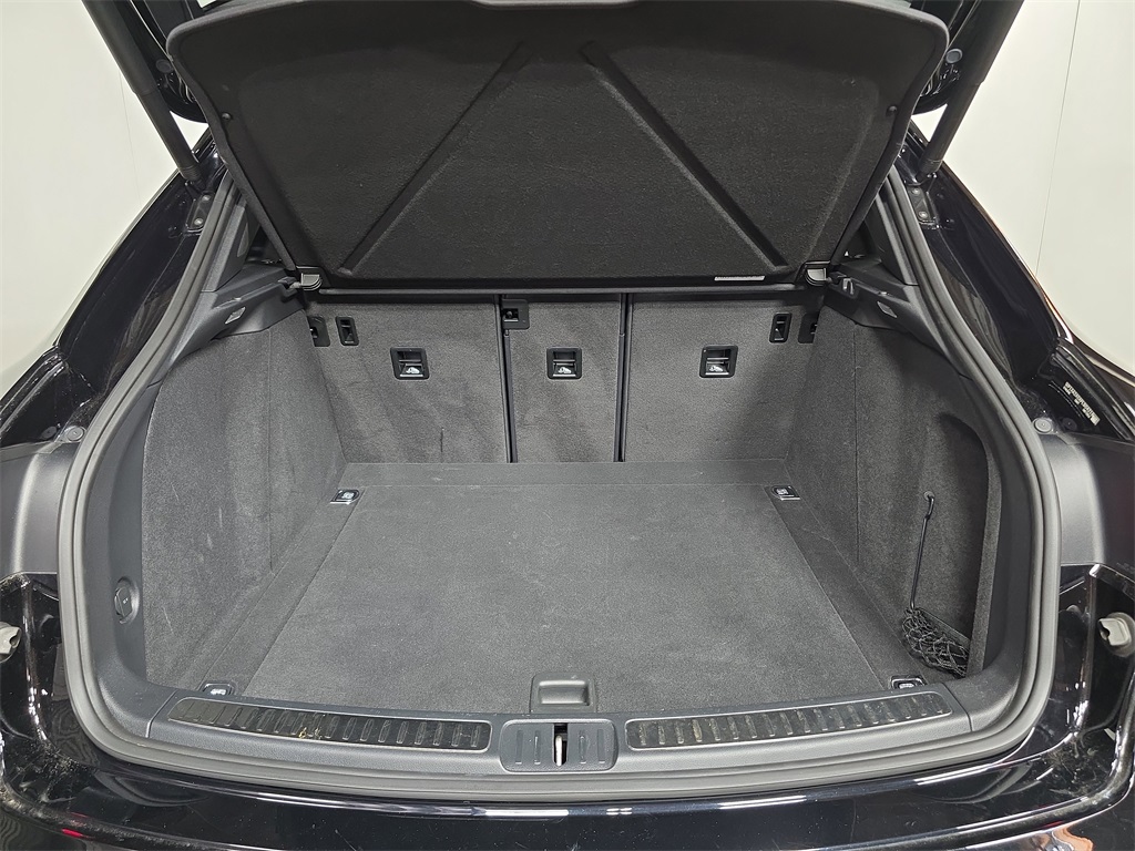 2023 Porsche Macan T photo 25