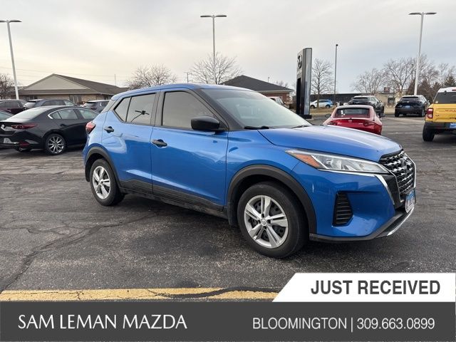 2022 Nissan Kicks S's photo