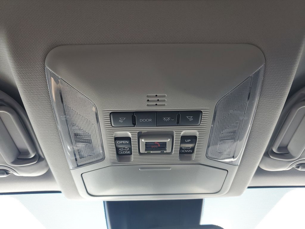 2025 Toyota RAV4 XLE photo 28