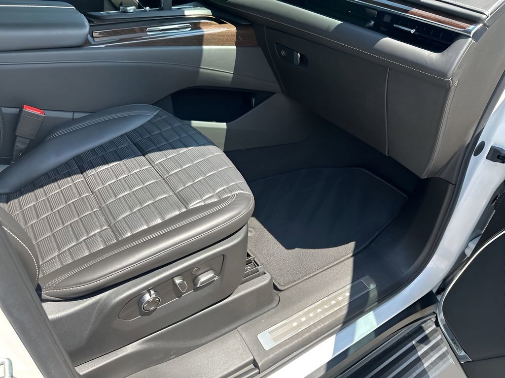 2021 Cadillac Escalade ESV Premium Luxury Platinum photo 16