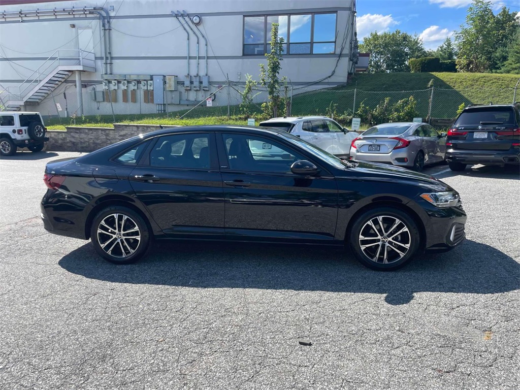 2024 Volkswagen Jetta 1.5T Sport photo 3