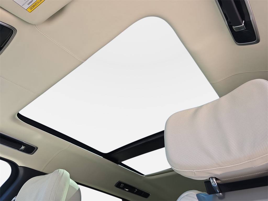 2025 Land Rover Range Rover SV photo 25