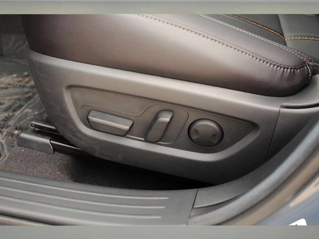 2025 Mazda CX-50 Premium photo 11