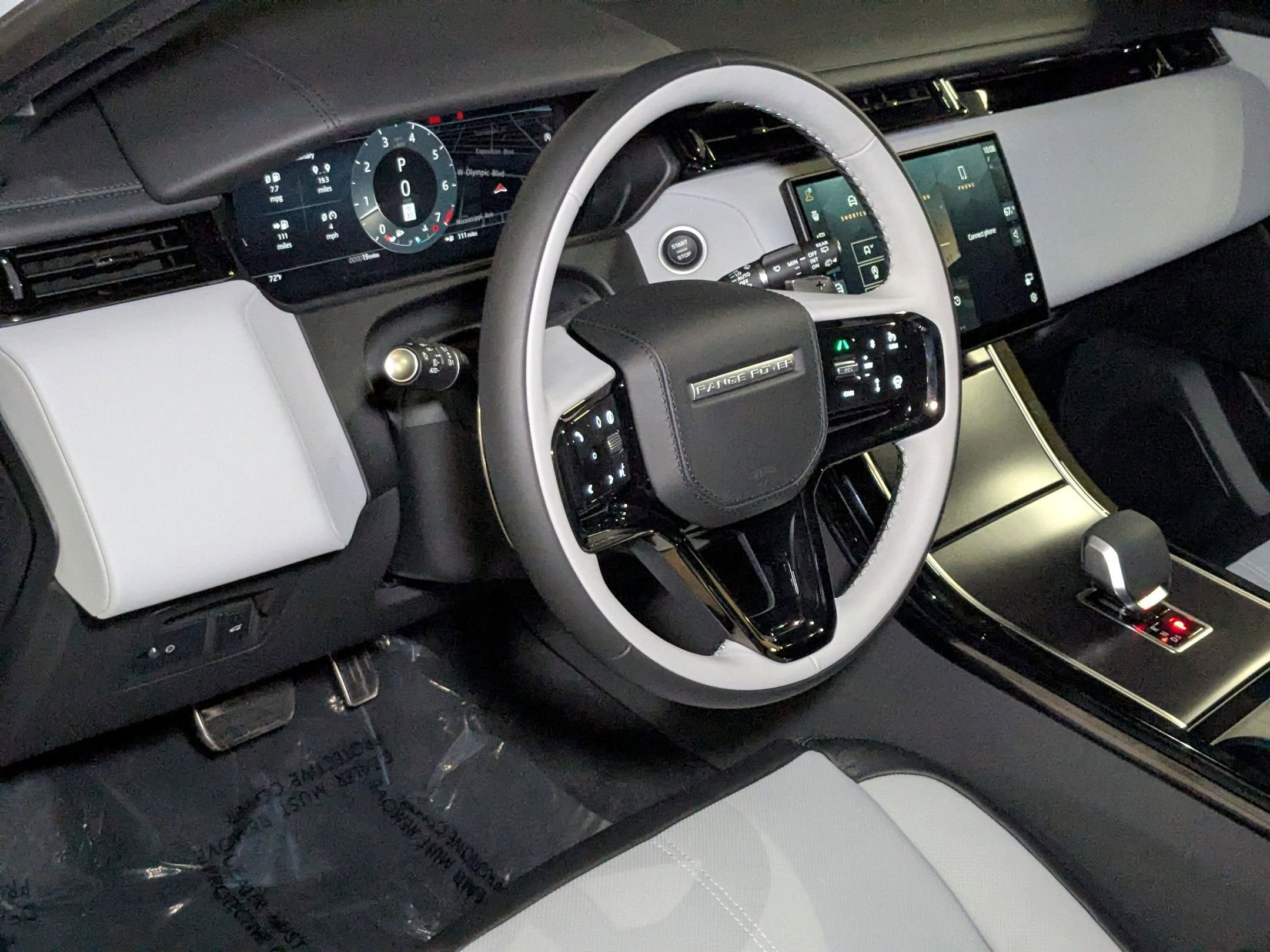 2026 Land Rover Range Rover Velar P250 Dynamic SE photo 3