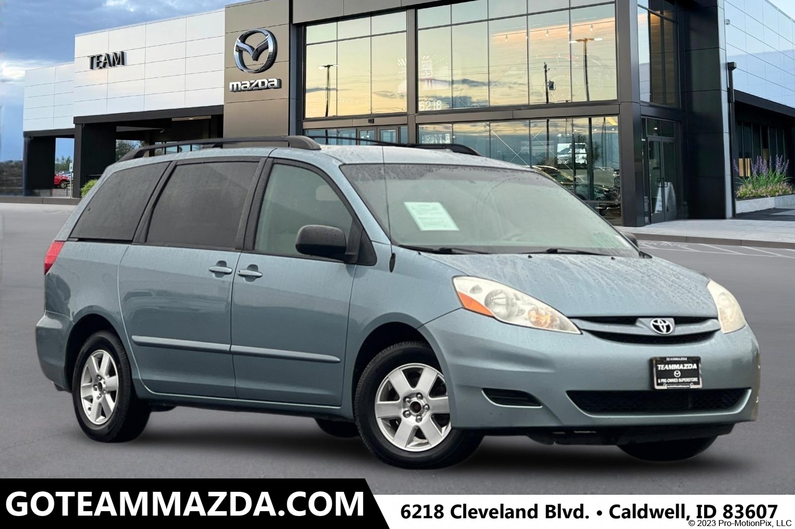 2008 Toyota Sienna CE's photo