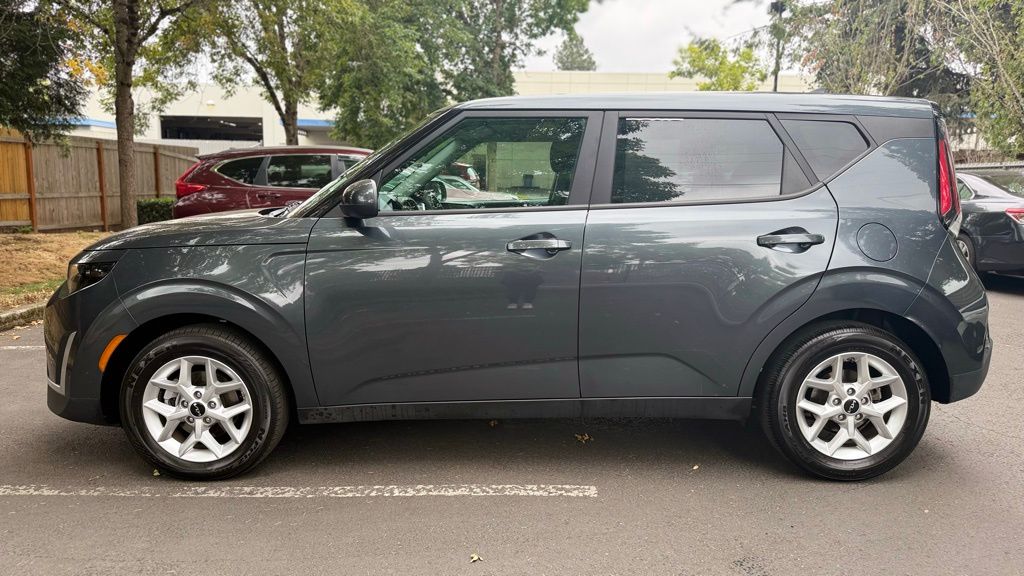 2024 Kia Soul LX photo 3