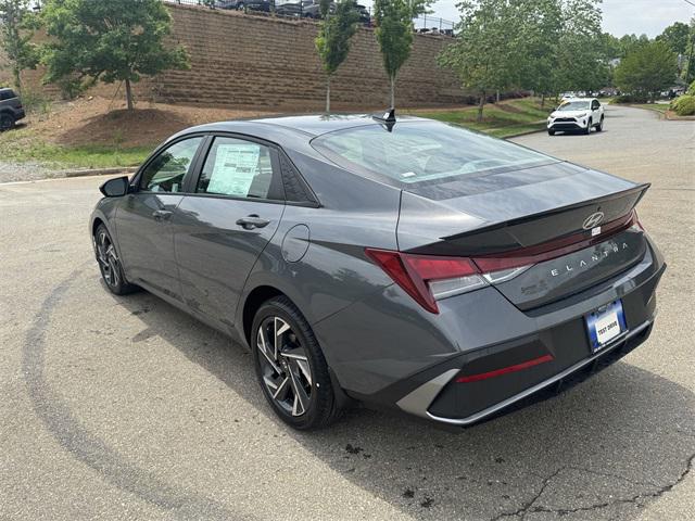 2025 Hyundai Elantra SEL Sport photo 3