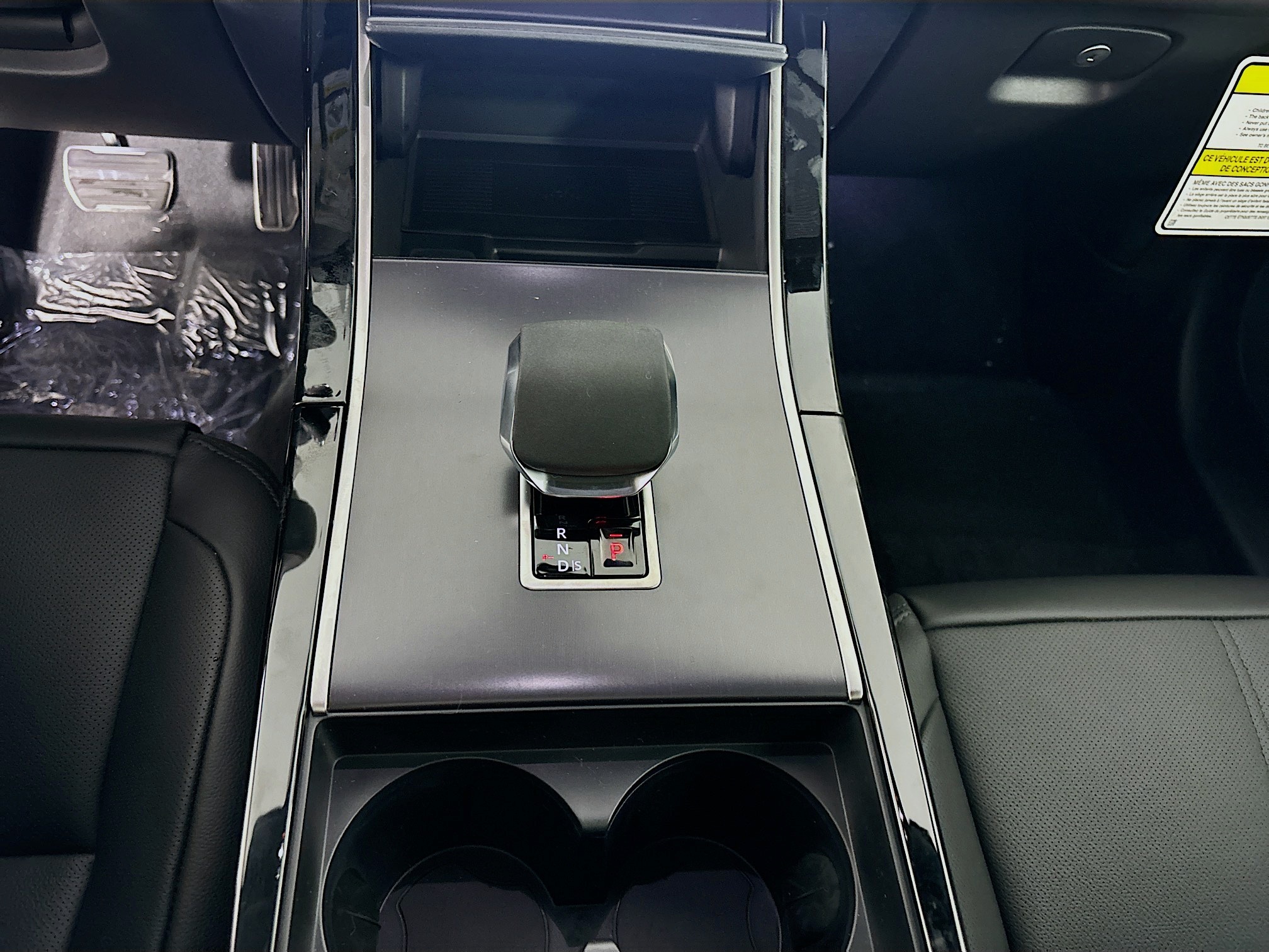 2026 Land Rover Range Rover Velar SE photo 14