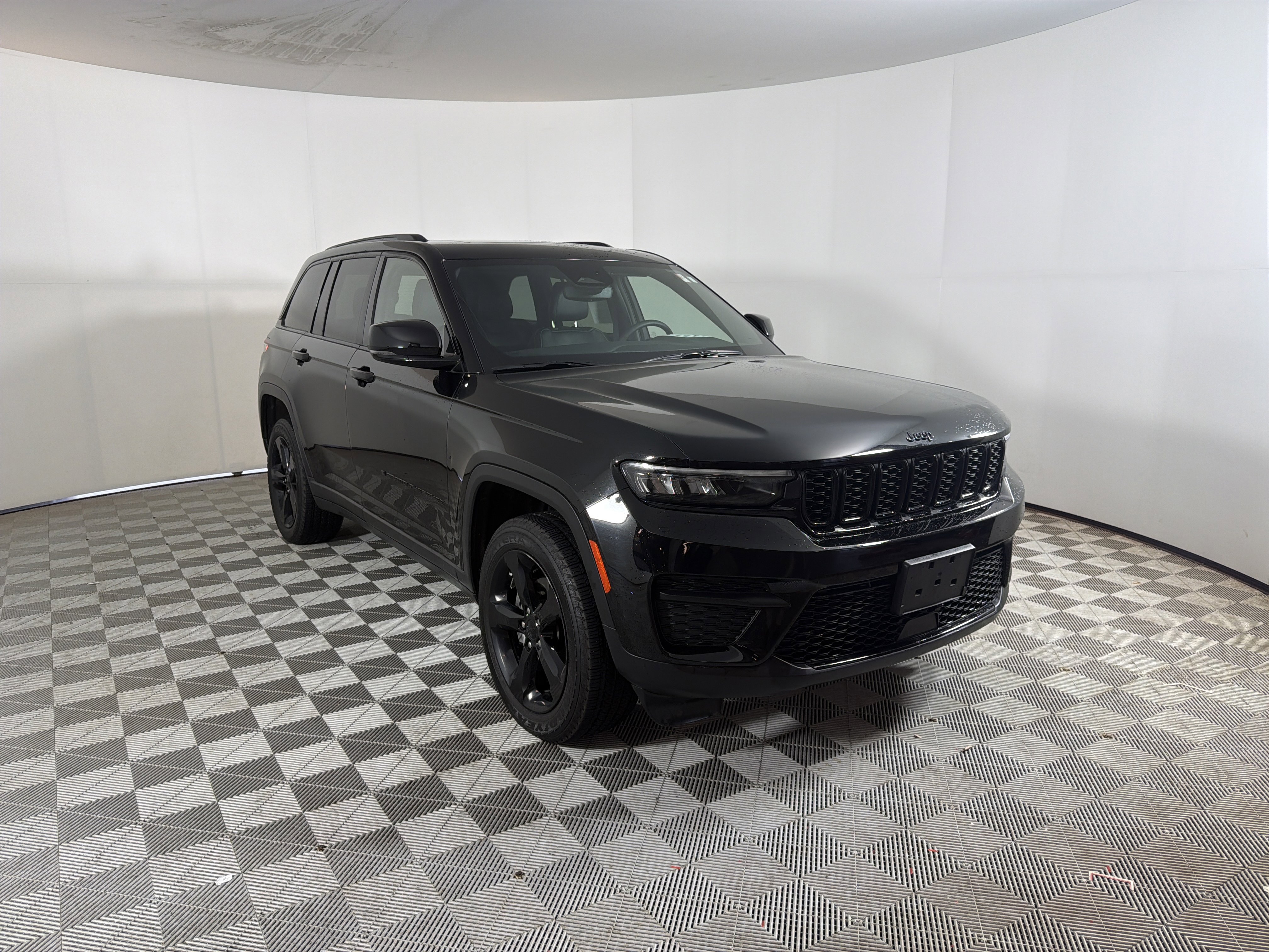 2023 Jeep Grand Cherokee Altitude's photo