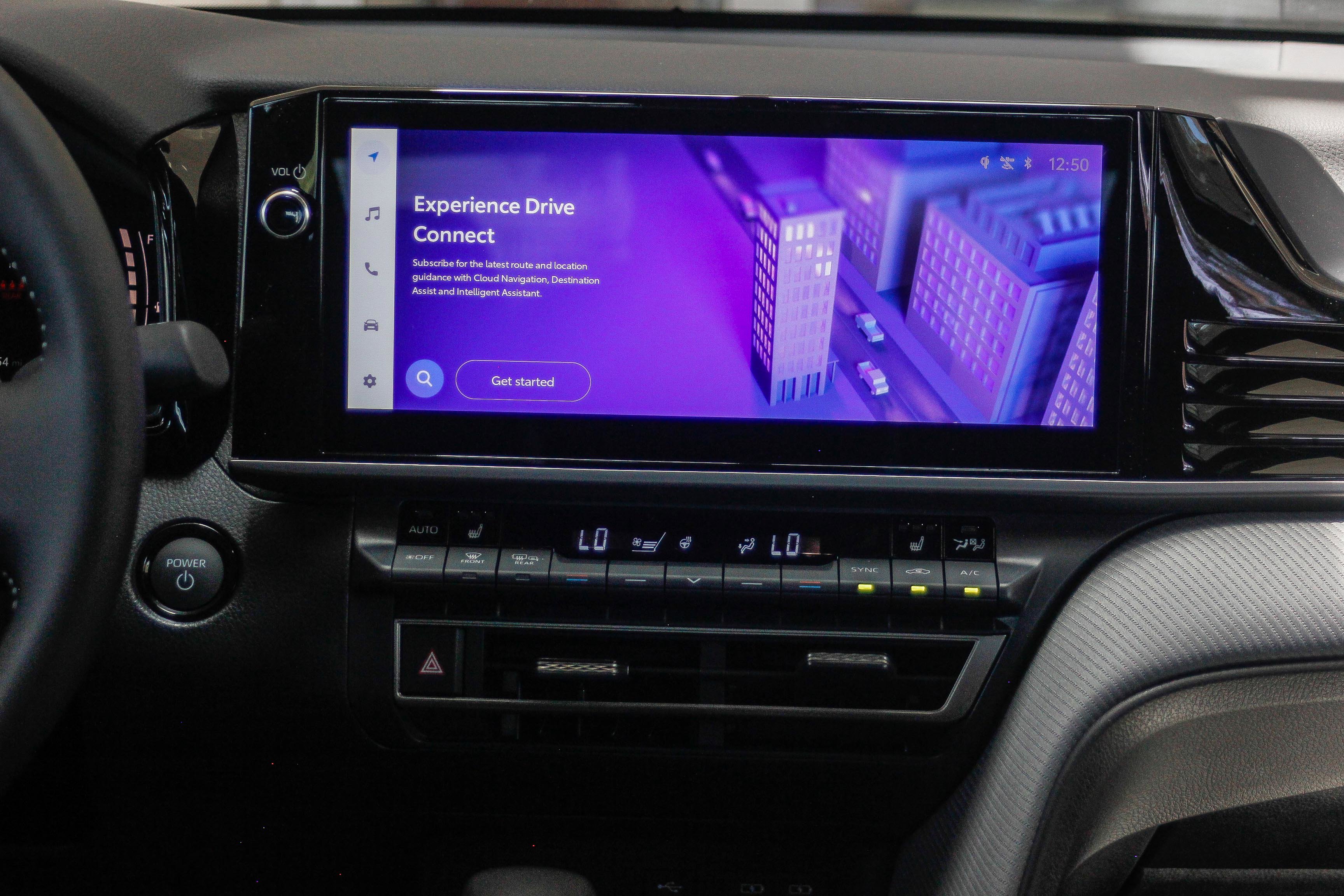 2025 Toyota Camry Hybrid SE photo 4