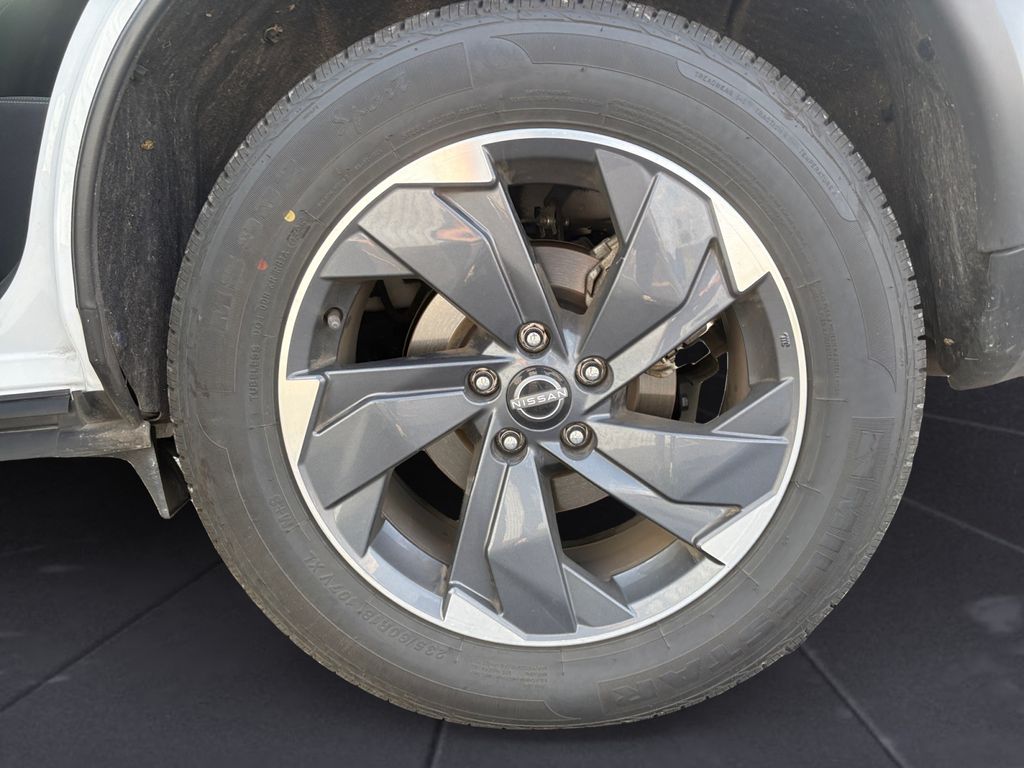 2024 Nissan Rogue SV photo 14