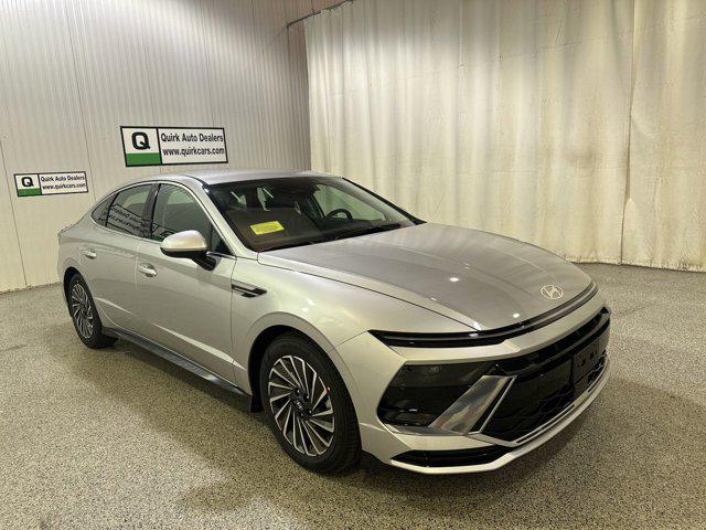 2025 Hyundai Sonata Hybrid SEL's photo