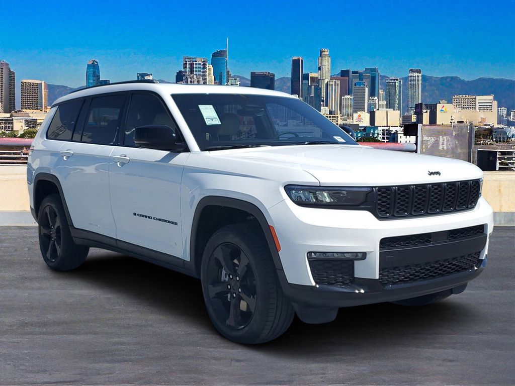 2025 Jeep Grand Cherokee Limited photo 3