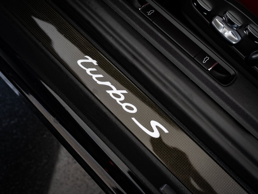 2015 Porsche 911 Turbo S photo 19