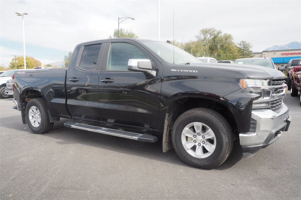 2019 Chevrolet Silverado 1500 LT photo 3