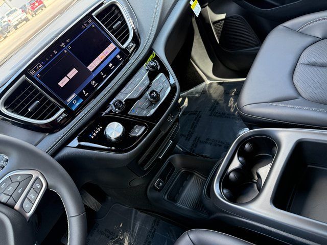 2026 Chrysler Pacifica photo 23
