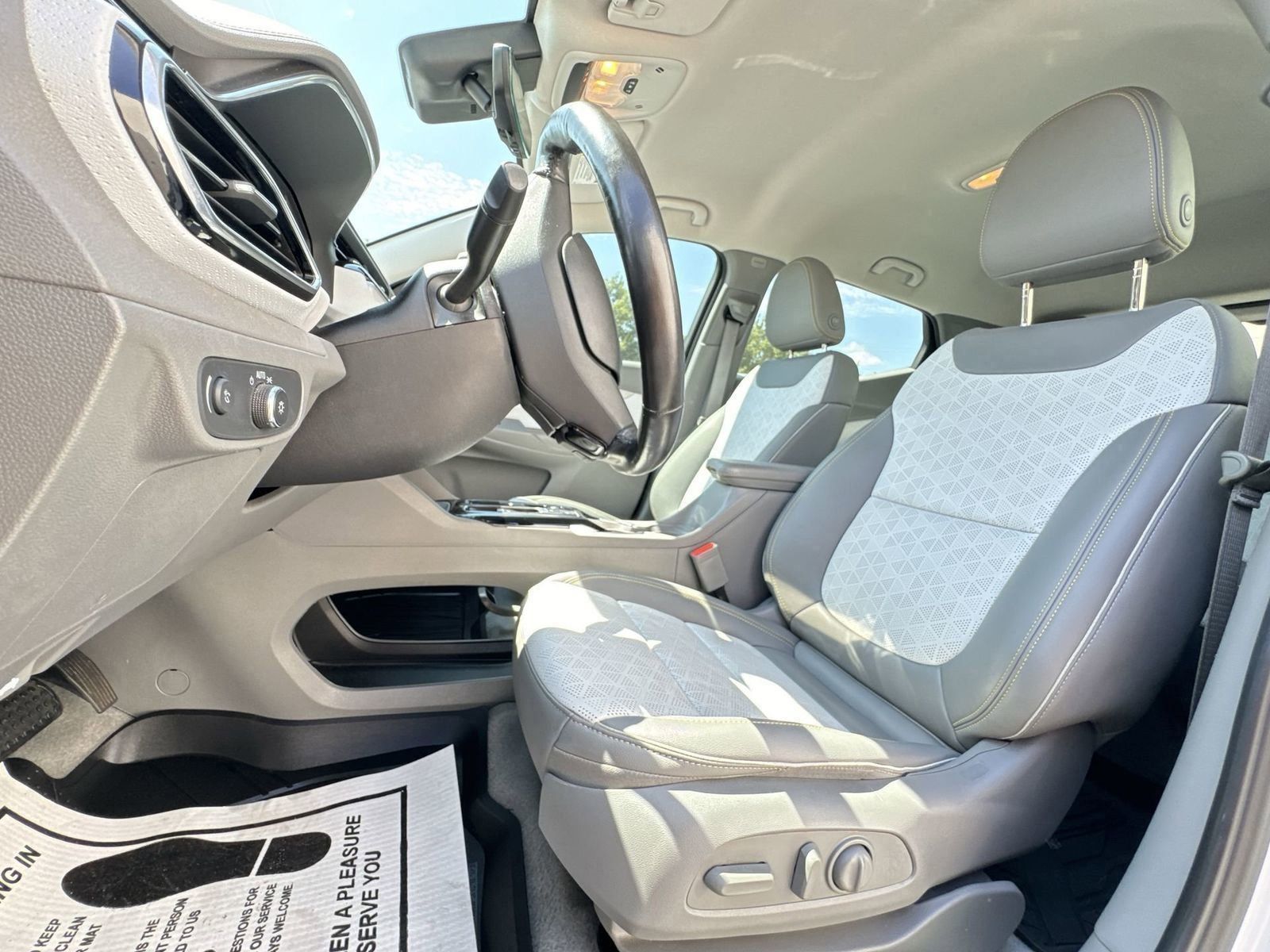 2022 Chevrolet Bolt EUV Premier photo 16