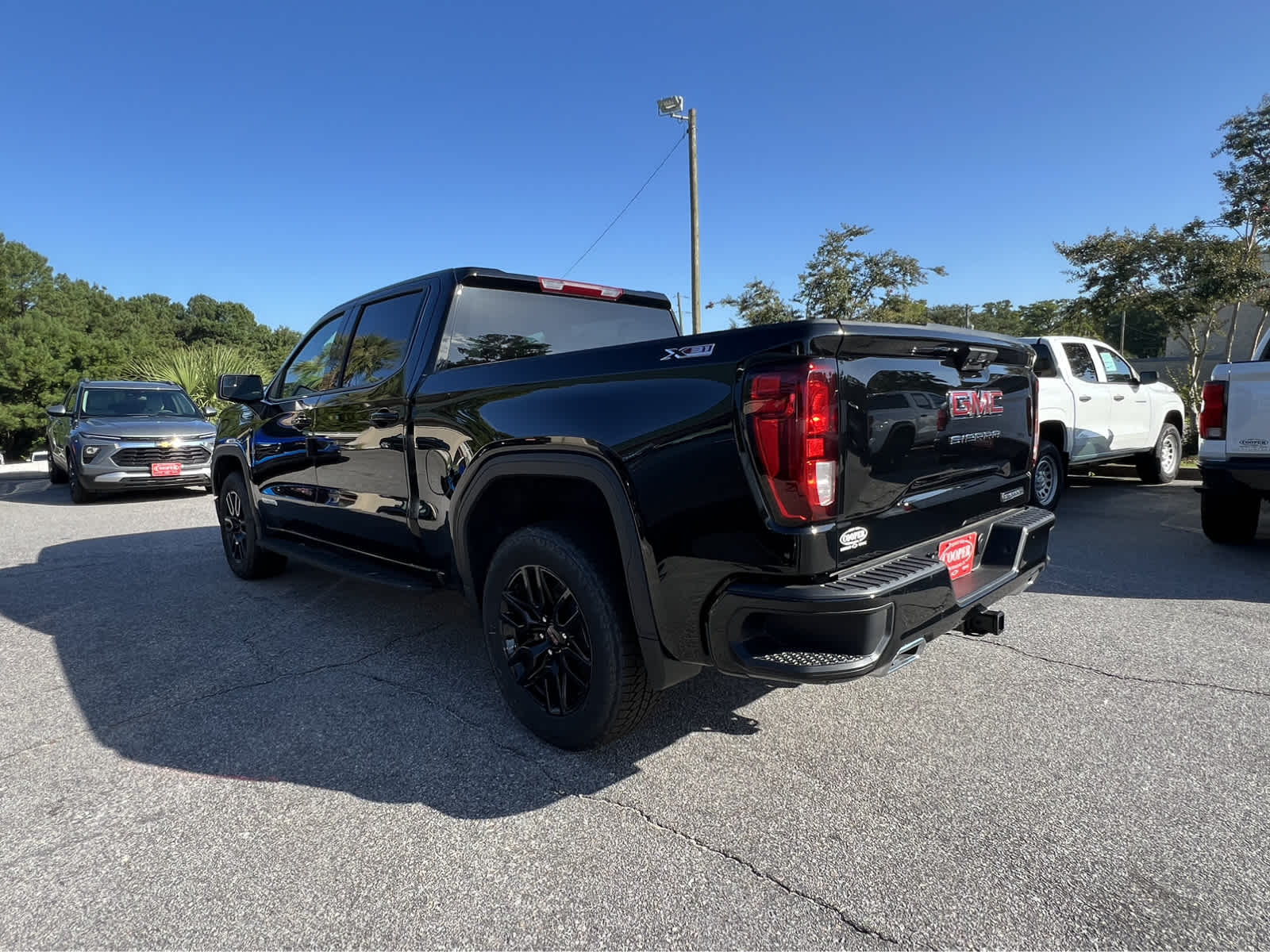 2024 Gmc Sierra 1500 Elevation photo 2