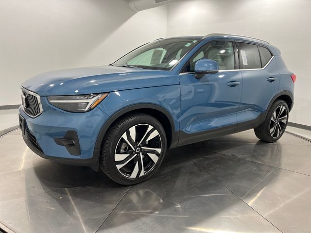 2023 Volvo XC40 Ultimate's photo