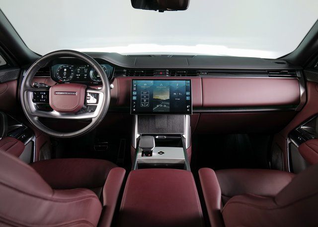 2025 Land Rover Range Rover Autobiography photo 3