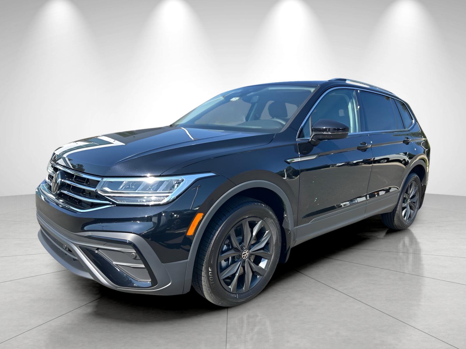 2024 Volkswagen Tiguan SE's photo