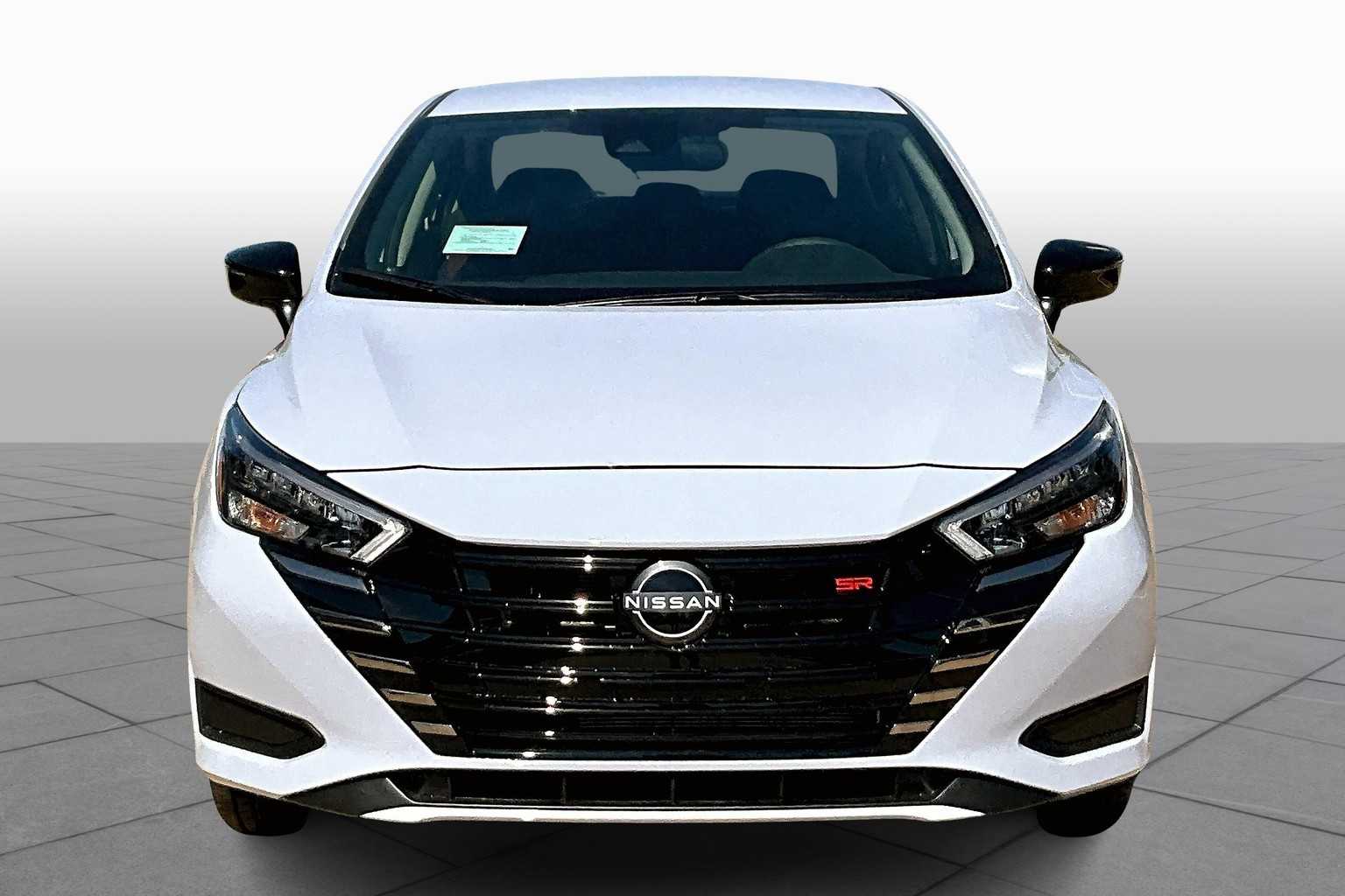 2025 Nissan Versa SR photo 3