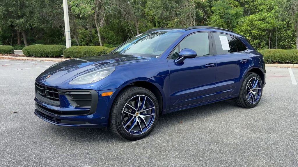 2025 Porsche Macan Base photo 4