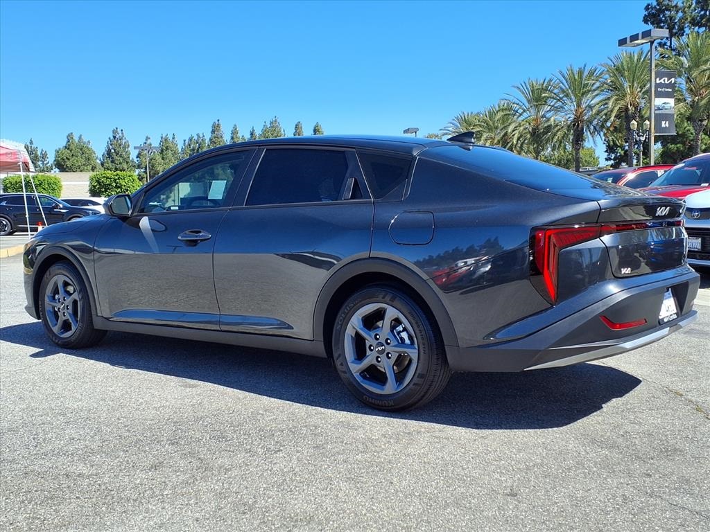 2025 Kia K4 LXS photo 2