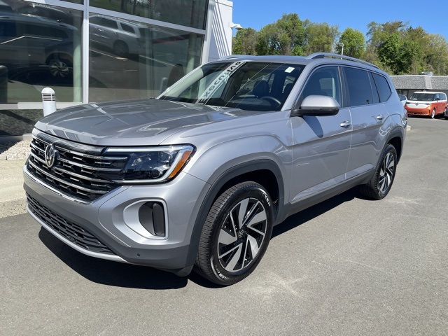 2024 Volkswagen Atlas SEL photo 3