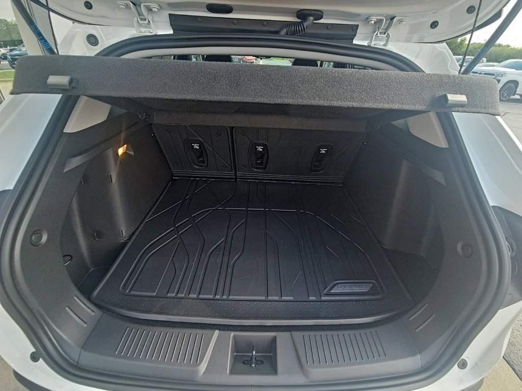 2025 Chevrolet Trax LT photo 21