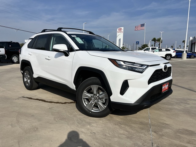 2025 Toyota RAV4 XLE's photo
