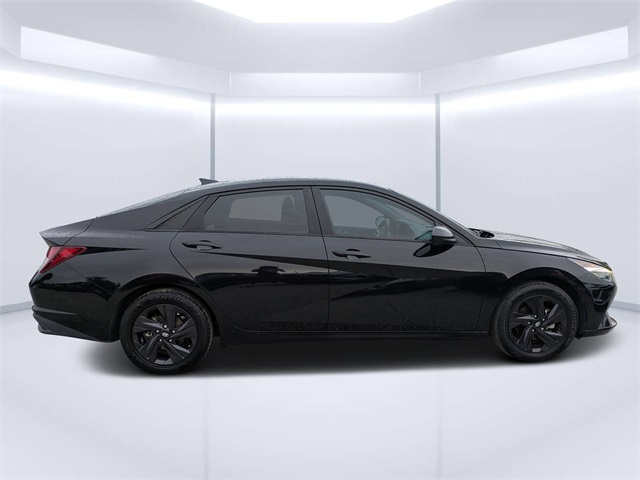 2021 Hyundai Elantra SEL photo 2