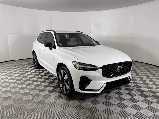 2024 Volvo XC60 Recharge T8 Plus photo 2