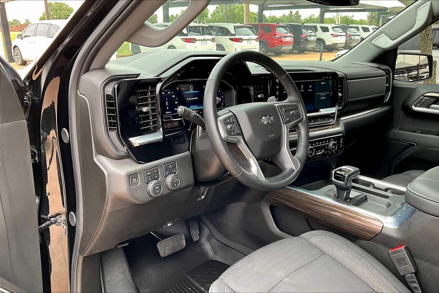 2024 Chevrolet Silverado 1500 RST photo 14