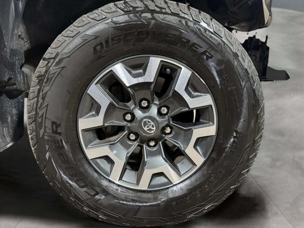 2019 Toyota Tacoma SR5 photo 25