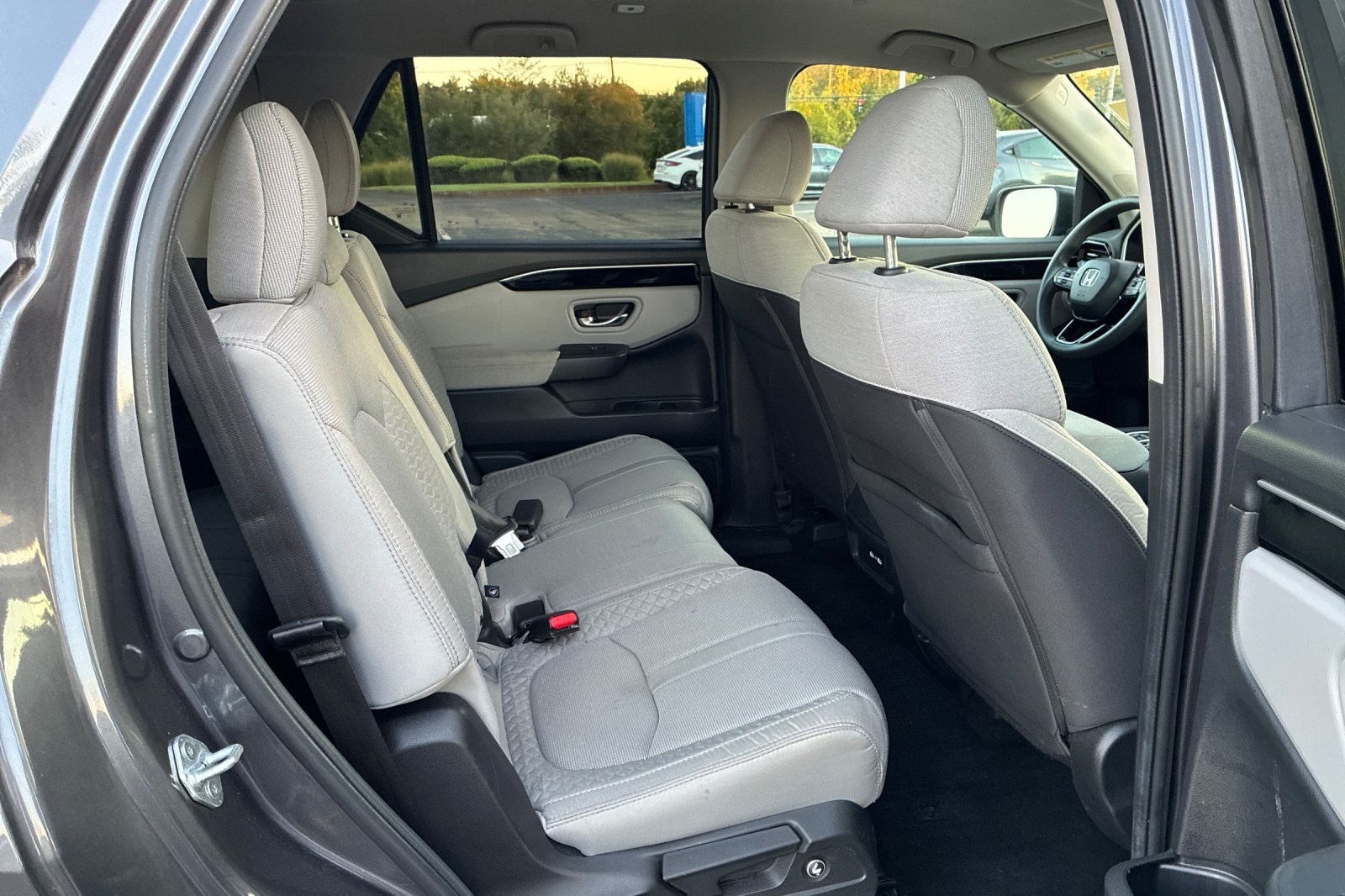 2023 Honda Pilot LX photo 15